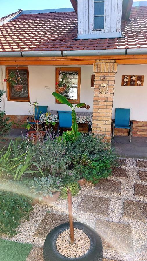 Apartament Mandula *