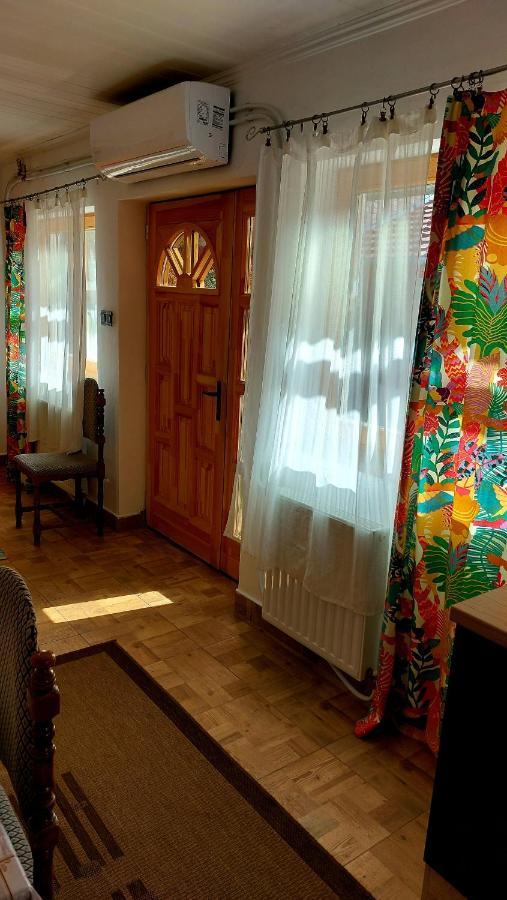 Apartament Mandula *